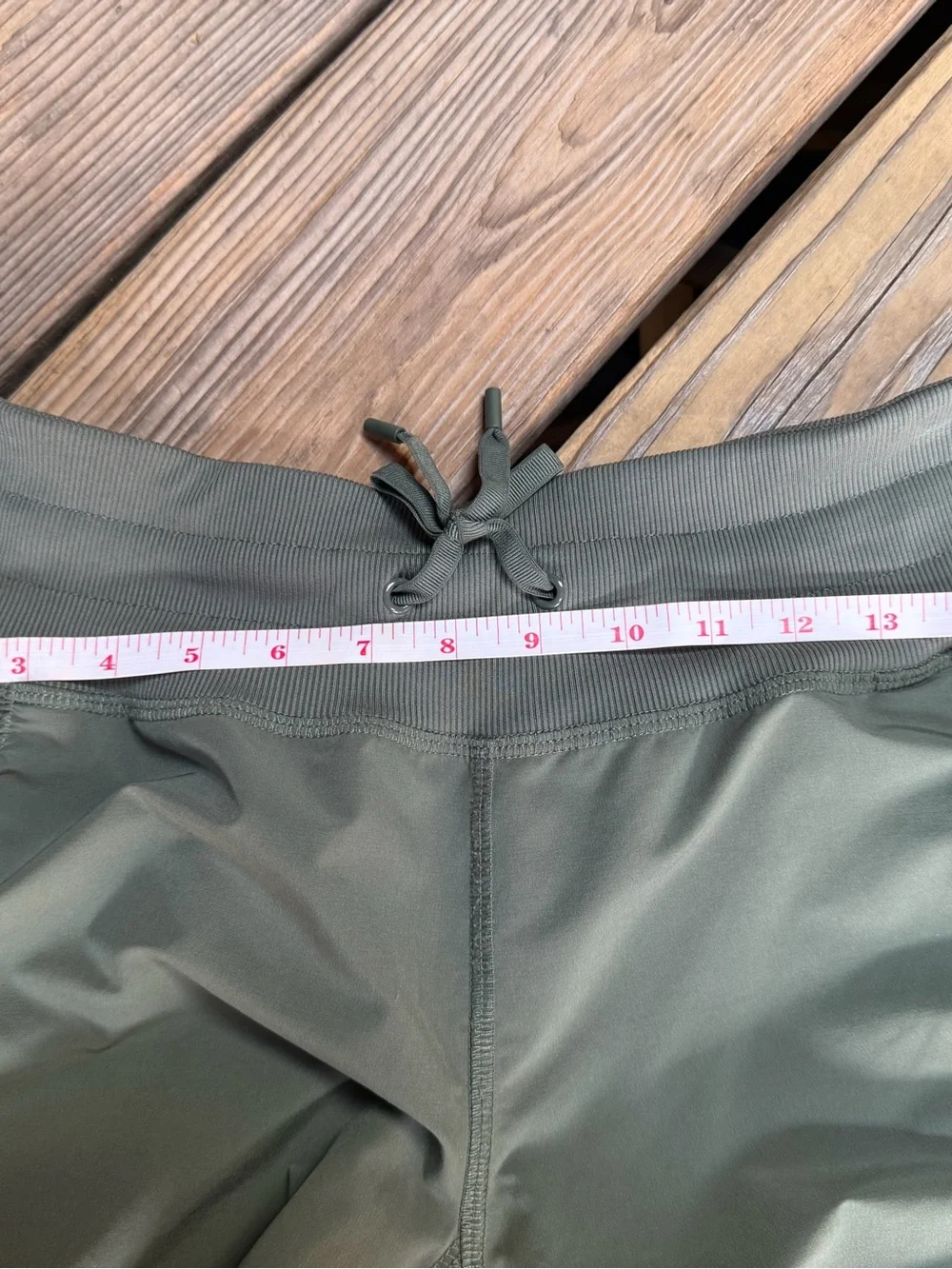 Kirkland Signature Women’s Active Crop Pants Army Green,Ruched,Zip Pocket Size M - Picture 4 of 5